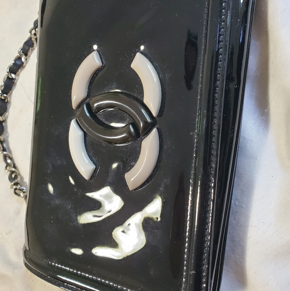 CHANEL PATENT LEATHER PURSE BAG SILVER BLACK 2013 - Picture 2 of 12